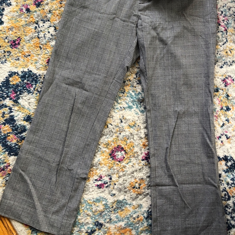 LIKE NEW✨ THE ESSENTIAL CROPPED FLARE PANT by Anthropologie